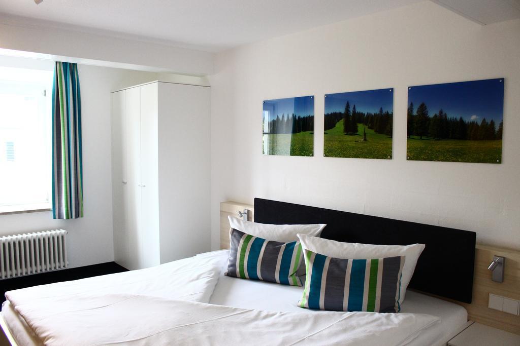 Die Krone - Hotel Garni เคียร์ชซาร์เทิน ภายนอก รูปภาพ