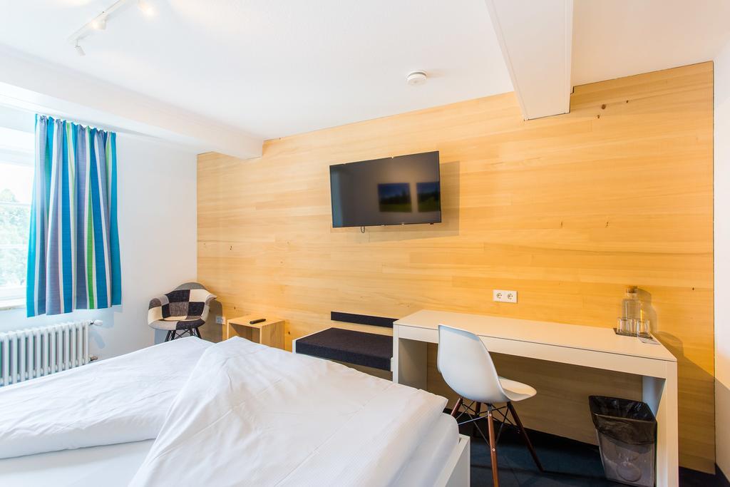 Die Krone - Hotel Garni เคียร์ชซาร์เทิน ภายนอก รูปภาพ