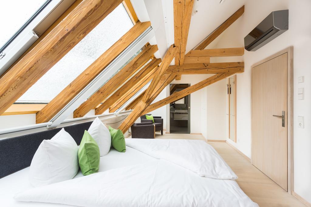 Die Krone - Hotel Garni เคียร์ชซาร์เทิน ภายนอก รูปภาพ