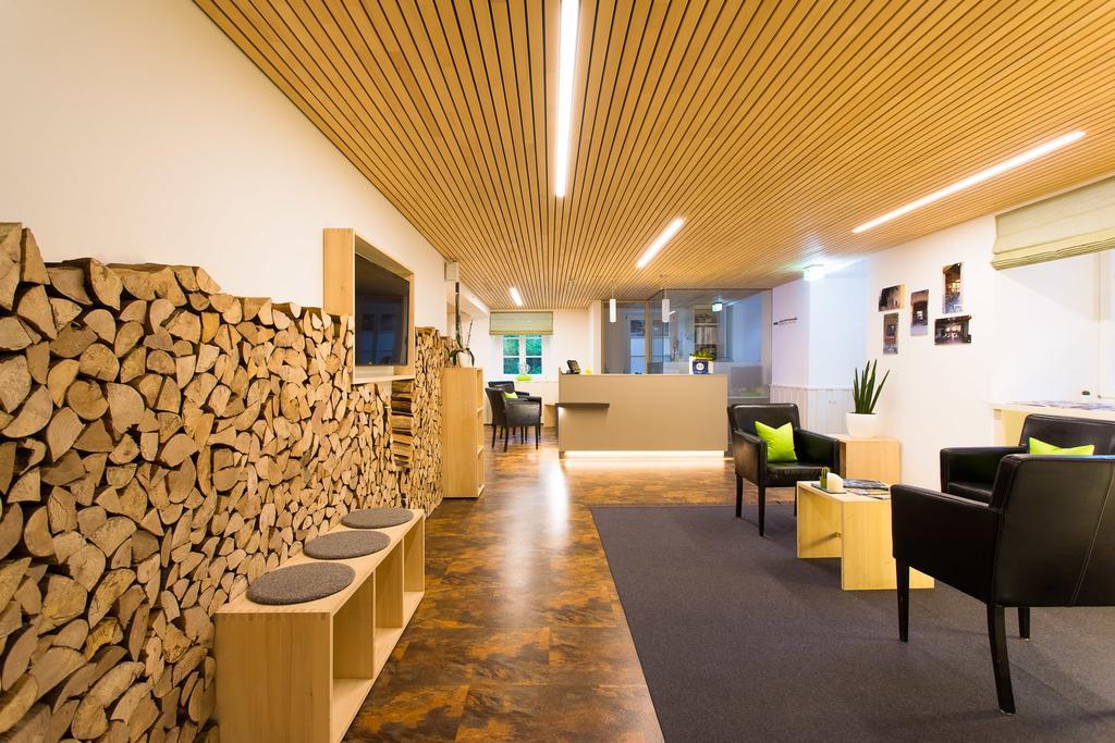 Die Krone - Hotel Garni เคียร์ชซาร์เทิน ภายนอก รูปภาพ